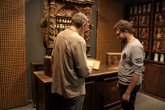 One of the grandchildren of the last pharmacist of the Llívia Pharmacy, Bruno Esteva, showing documents to the Llívia Museum Director Gerard Cunill on October 17 2018 (by Albert Lijarcio)